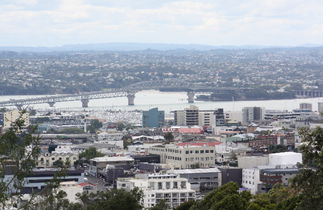 Harbour Bridge und Innenstadt vom Mt. Eden aus