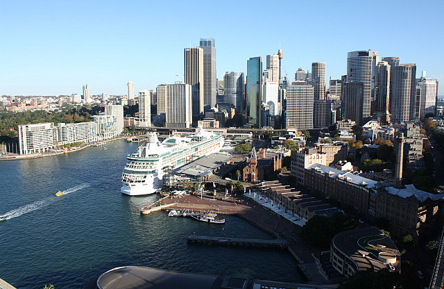 Rechts The Rocks, links Circular Quay