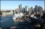 Rechts The Rocks, links Circular Quay
