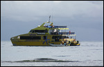 Umsteigen aufs Boot des Resorts